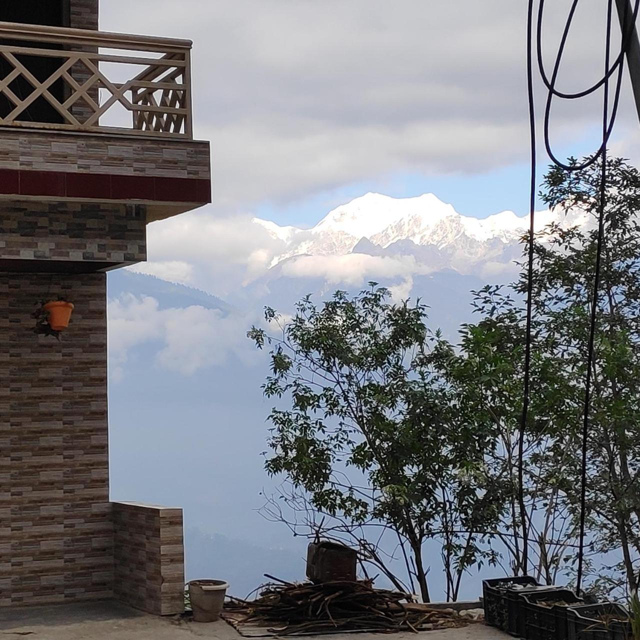 The Ace Pine Valley Hotel Pelling Buitenkant foto